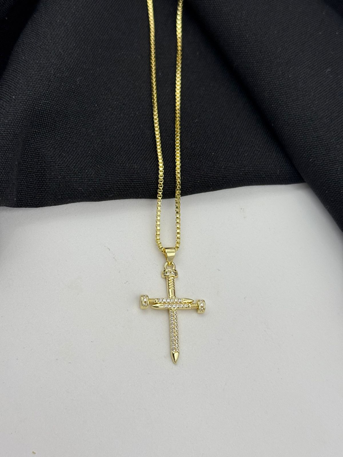 Cadena Veneciana con Dije Cruz Clavo